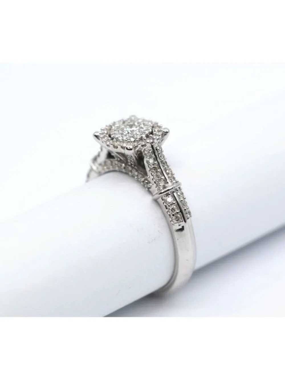 Beautiful 10K White Gold Round Cut Diamond Double Halo Engagement Ring - Size 7